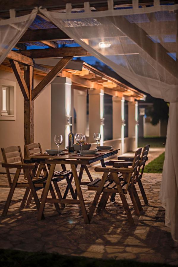 Villa Veneto Luxury Holidays Melíssia Exteriör bild
