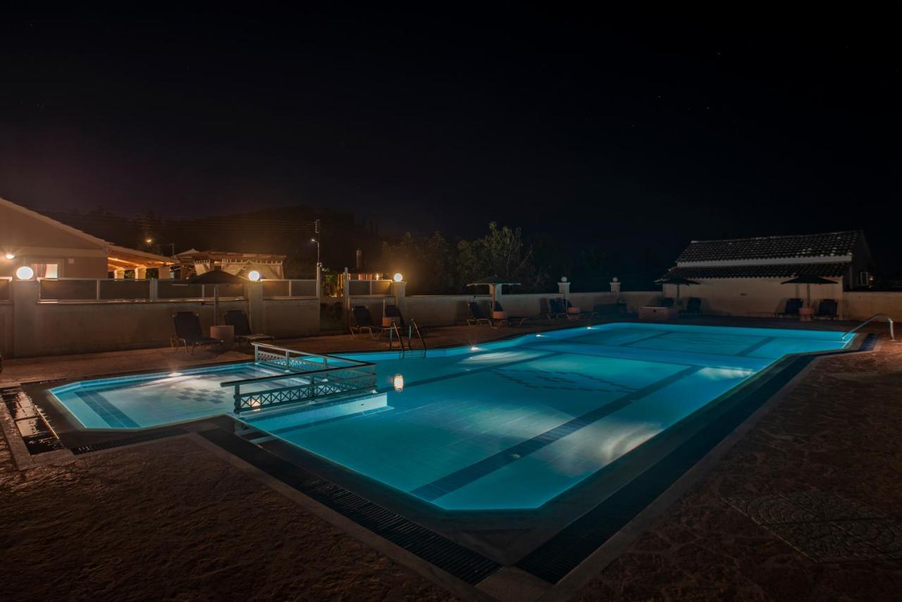 Villa Veneto Luxury Holidays Melíssia Exteriör bild